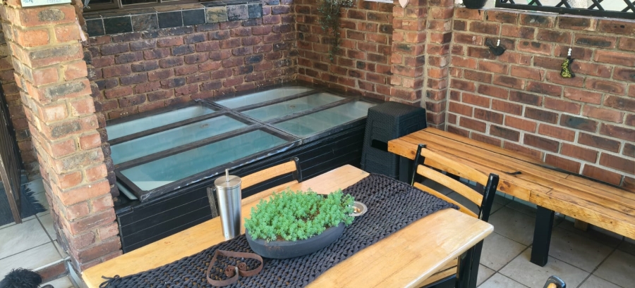 2 Bedroom Property for Sale in Geelhoutpark North West